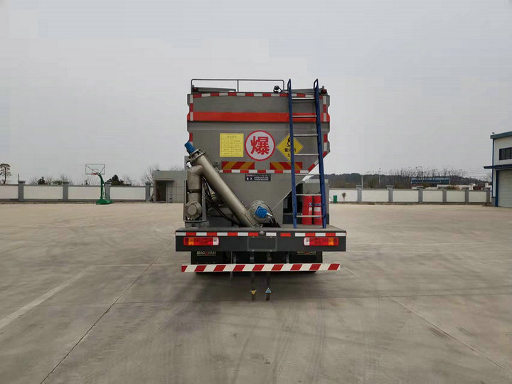 HOWO ANFO Explosive Mixing And Charging Trucks (5) HOWO ANFO Explosive Mixing And Charging Trucks (5)