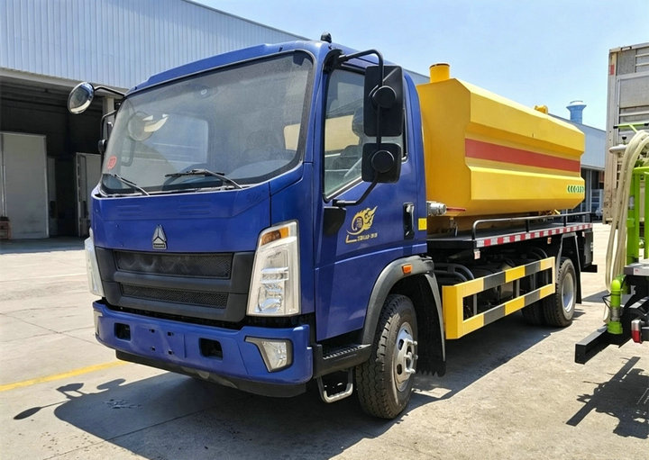 HOWO Sewer Flushing and Cleaning Truck 5T (5) HOWO Sewer Flushing and Cleaning Truck 5T (5)