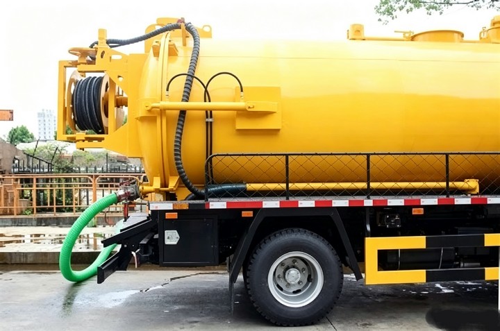 Isuzu High Pressure Jetting Combined Vacuum Tanker Truck 4KL Sewage+3KL Clean Water (5) Isuzu High Pressure Jetting Combined Vacuum Tanker Truck 4KL Sewage+3KL Clean Water (5)