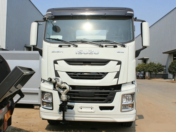 ISUZU GIGA Dust Control Water Cannon Truck (4) ISUZU GIGA Dust Control Water Cannon Truck (4)