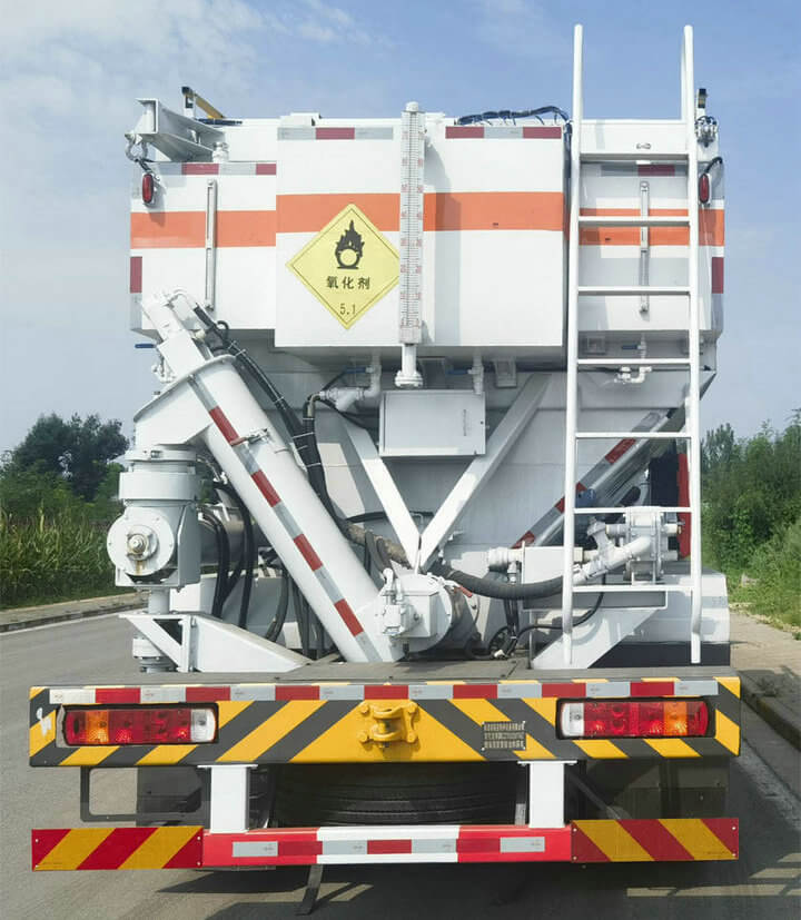On-site Mixed Heavy Ammonium Nitrate Fuel Oil Trucks (1) On-site Mixed Heavy Ammonium Nitrate Fuel Oil Trucks (1)