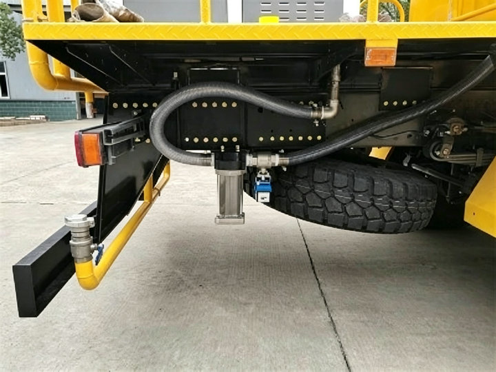 AWD 4x4 Howo Dust Control Mining Sprinkler Tanker Truck (3) AWD 4x4 Howo Dust Control Mining Sprinkler Tanker Truck (3)