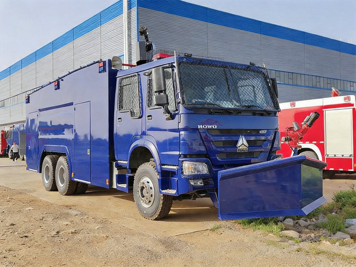 HOWO Anti Riot Water Cannon Vehicle 12000 Water (3) HOWO Anti Riot Water Cannon Vehicle 12000 Water (3)