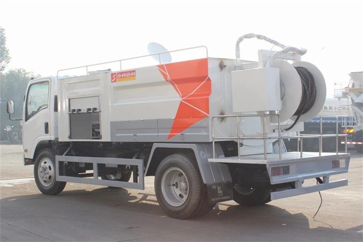 Isuzu Sewer Jettting Trucks (3) Isuzu Sewer Jettting Trucks (3)