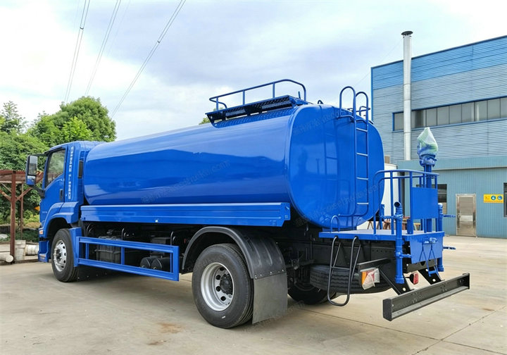 Isuzu GIGA 10 tons water tank truck (4) Isuzu GIGA 10 tons water tank truck (4)