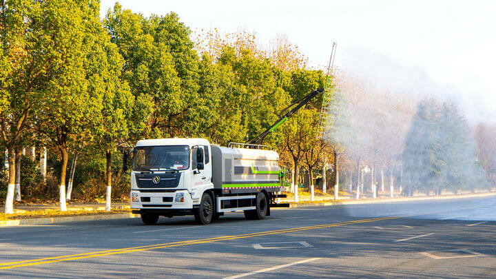 DRZ KING RUN10m3 PV solar panels cleaner cleaning truck 190HP (6) DRZ KING RUN10m3 PV solar panels cleaner cleaning truck 190HP (6)
