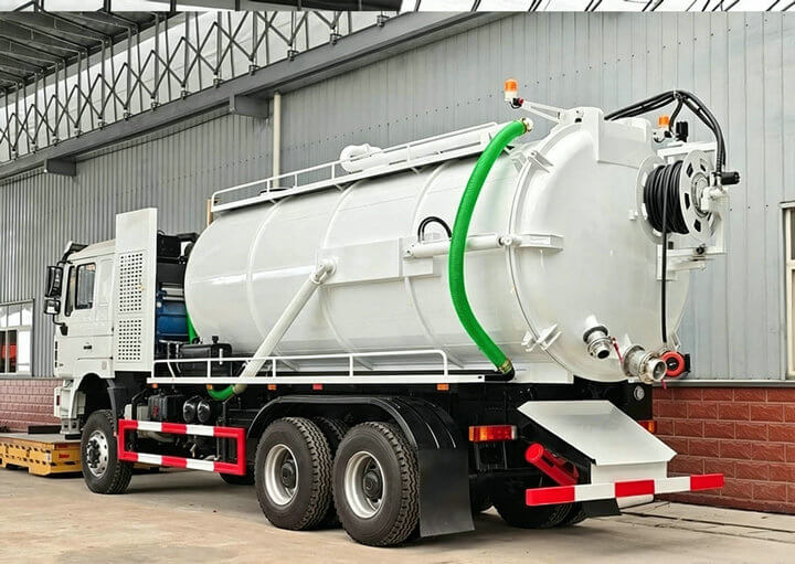 SHACMAN 6x6 offroad Vacuum Sewage Suction Truck (10) SHACMAN 6x6 offroad Vacuum Sewage Suction Truck (10)