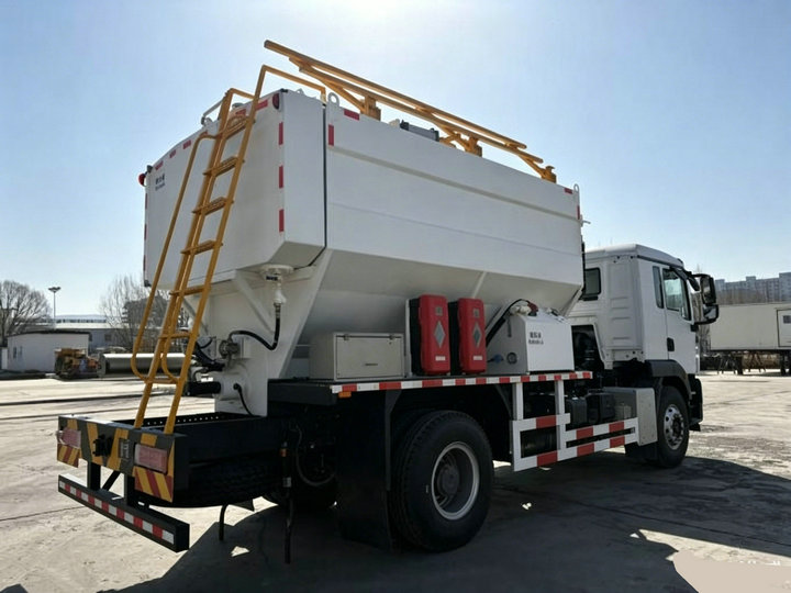 MEMU ANFO Explosive Delivery Truck for Mining Operations (3) MEMU ANFO Explosive Delivery Truck for Mining Operations (3)