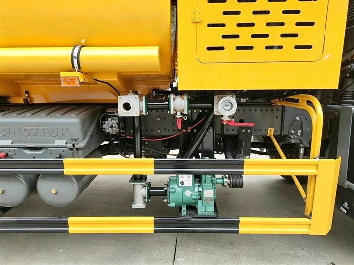 AWD 4x4 Howo Dust Control Mining Sprinkler Tanker Truck (12) AWD 4x4 Howo Dust Control Mining Sprinkler Tanker Truck (12)