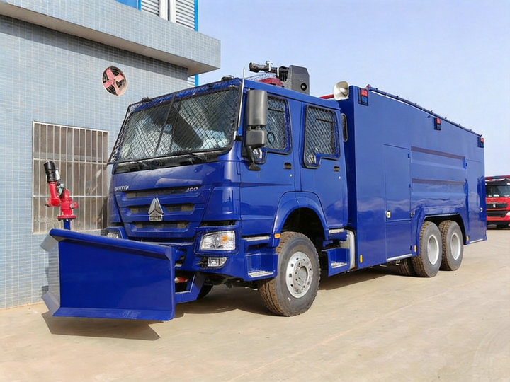 HOWO Anti Riot Water Cannon Vehicle 12000 Water (16) HOWO Anti Riot Water Cannon Vehicle 12000 Water (16)