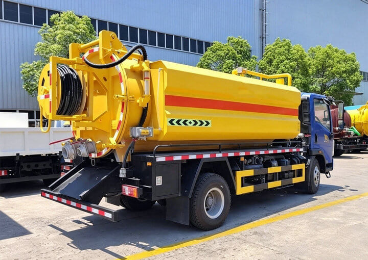 HOWO Sewer Flushing and Cleaning Truck 5T (1) HOWO Sewer Flushing and Cleaning Truck 5T (1)