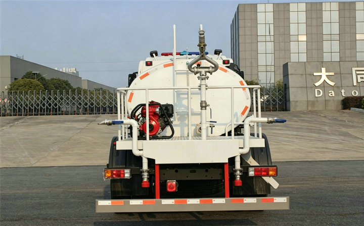 Isuzu FTR 10000 liters water sprinkler truck (5) Isuzu FTR 10000 liters water sprinkler truck (5)
