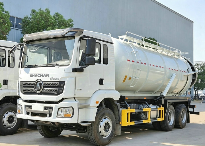 Shacman 20T Sewer Suction Vacuum Cesspit Emptier Tank Truck (5) Shacman 20T Sewer Suction Vacuum Cesspit Emptier Tank Truck (5)