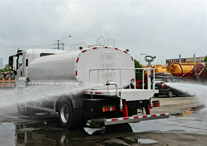 ISUZU GIGA 5X 12000Liters water tanker truck (13) ISUZU GIGA 5X 12000Liters water tanker truck (13)