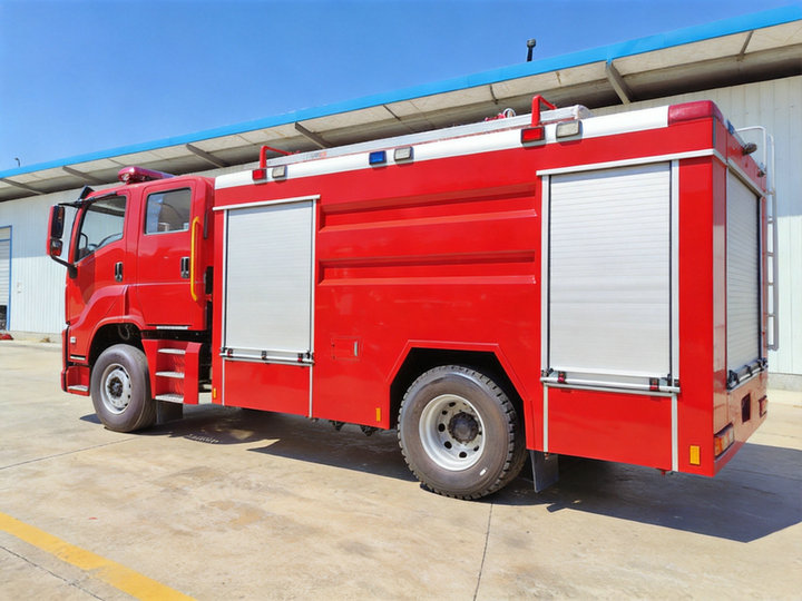 4500L fire engine Isuzu truck (8) 4500L fire engine Isuzu truck (8)