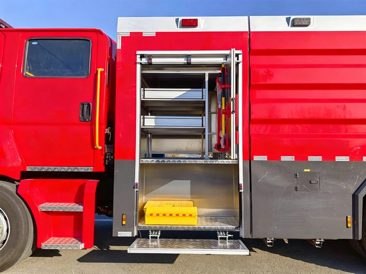 ISUZU GIGA FVZ 3000 Gallon Fire Tanker Trucks (7) ISUZU GIGA FVZ 3000 Gallon Fire Tanker Trucks (7)