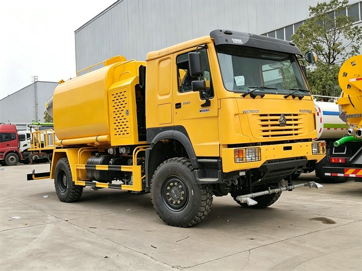 AWD 4x4 Howo Dust Control Mining Sprinkler Tanker Truck (6) AWD 4x4 Howo Dust Control Mining Sprinkler Tanker Truck (6)