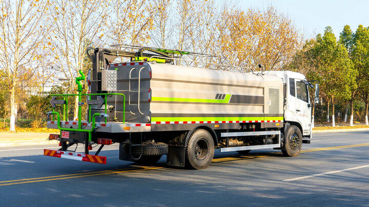 DRZ KING RUN10m3 PV solar panels cleaner cleaning truck 190HP (2) DRZ KING RUN10m3 PV solar panels cleaner cleaning truck 190HP (2)