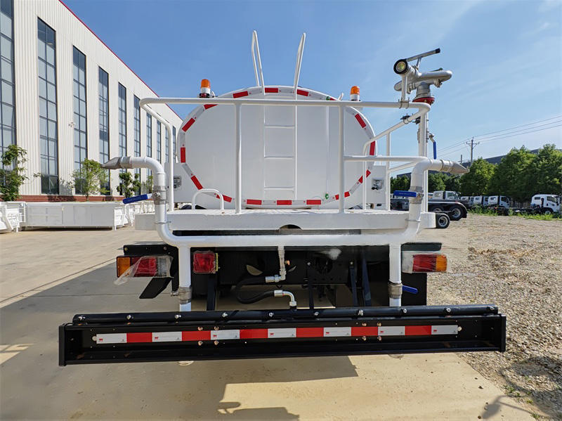 ISUZU Stainless Steel Water tank Truck (8) ISUZU Stainless Steel Water tank Truck (8)