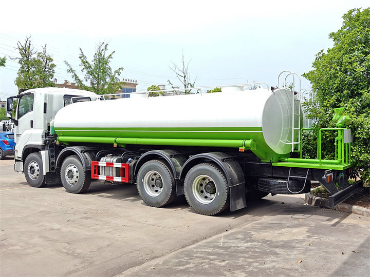 Isuzu GIGA heavy-duty 20000L water tanker (5) Isuzu GIGA heavy-duty 20000L water tanker (5)