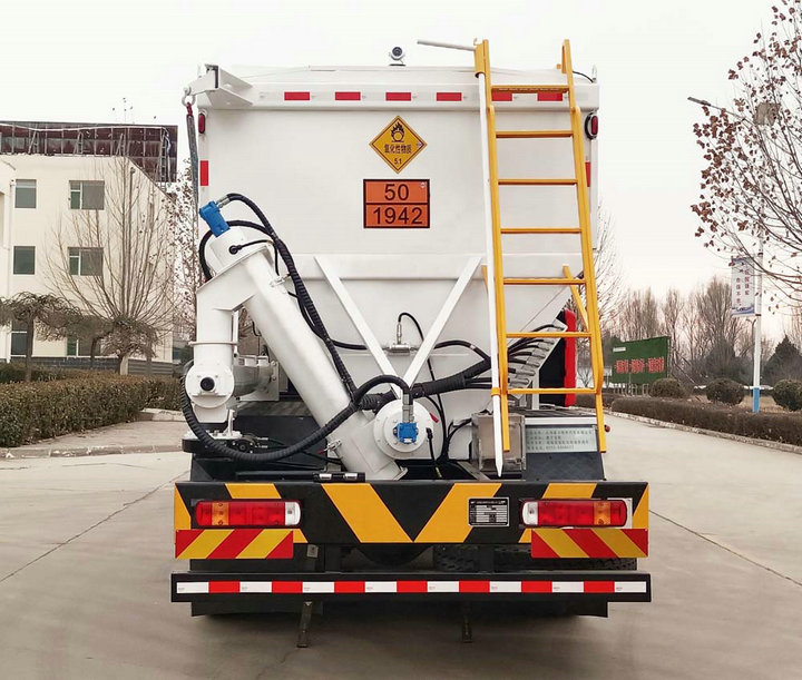 ANFO emulsion Explosive Delivery Truck for Onsite Mixing and Loading (33) ANFO emulsion Explosive Delivery Truck for Onsite Mixing and Loading (33)