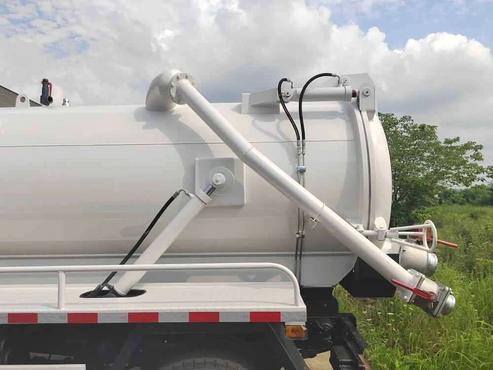 FAW VAC Tanker Truck (1) FAW VAC Tanker Truck (1)