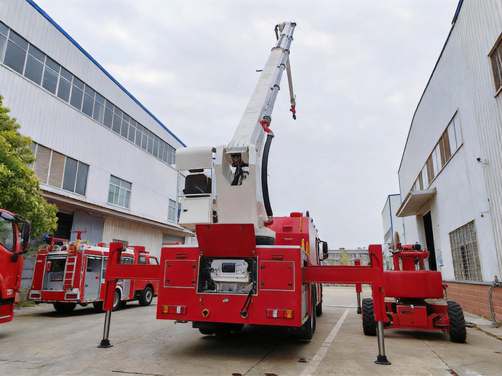 Howo 32m high jetting fire water trucks (14) Howo 32m high jetting fire water trucks (14)