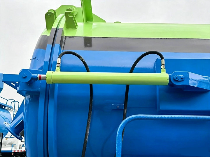 HOWO 8000L Sludge Vacuum Super Sucker Trucks (15) HOWO 8000L Sludge Vacuum Super Sucker Trucks (15)