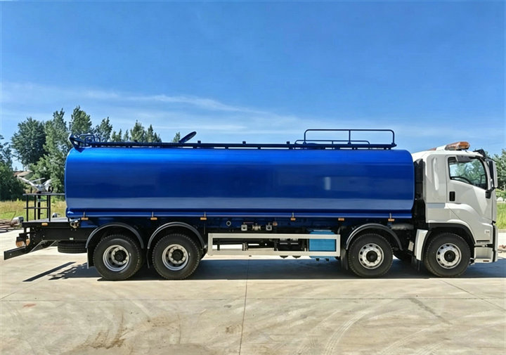 Isuzu GIGA heavy-duty 30000L water tanker truck (12) Isuzu GIGA heavy-duty 30000L water tanker truck (12)