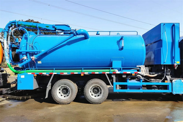 Vacuum tanker Combined Jetting Sewage Trucks (7) Vacuum tanker Combined Jetting Sewage Trucks (7)