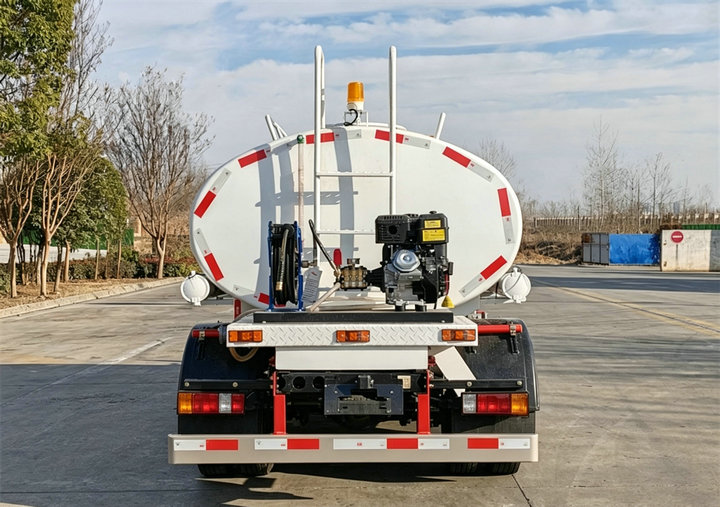 Isuzu ELF Water Tanker Isuzu ELF Water Tanker