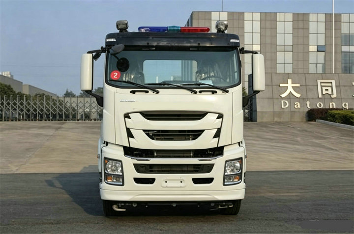 Isuzu FTR 10000 liters water sprinkler truck (6) Isuzu FTR 10000 liters water sprinkler truck (6)