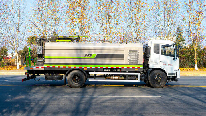 DRZ KING RUN10m3 PV solar panels cleaner cleaning truck 190HP (5) DRZ KING RUN10m3 PV solar panels cleaner cleaning truck 190HP (5)