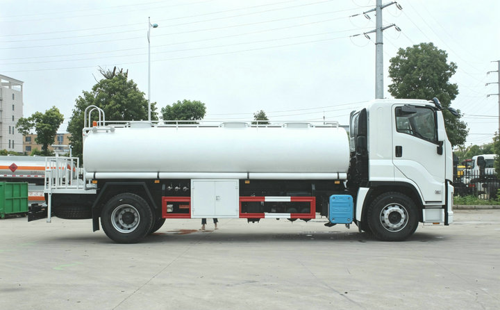 ISUZU GIGA 5X Stainless Steel Drinking Water Truck 14m3 (24) ISUZU GIGA 5X Stainless Steel Drinking Water Truck 14m3 (24)