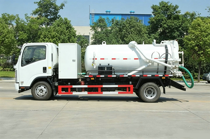 700P 7000L Isuzu Waste Water Suction Sewage Truck with Battioni Pump MEC6500P (10) 700P 7000L Isuzu Waste Water Suction Sewage Truck with Battioni Pump MEC6500P (10)