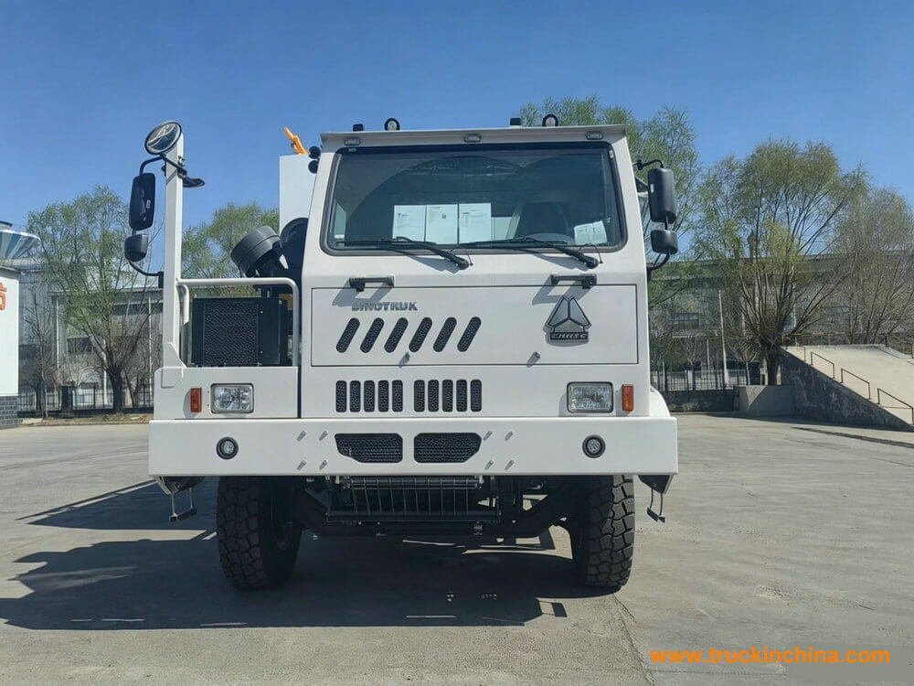 Intelligent Mining Blasting HOWO Explosive Mixing and Charging ANFO Trucks 30T (1) Intelligent Mining Blasting HOWO Explosive Mixing and Charging ANFO Trucks 30T (1)