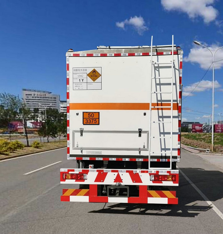ANFO Explosive Delivery Truck for Onsite Mixing and Loading (5) ANFO Explosive Delivery Truck for Onsite Mixing and Loading (5)