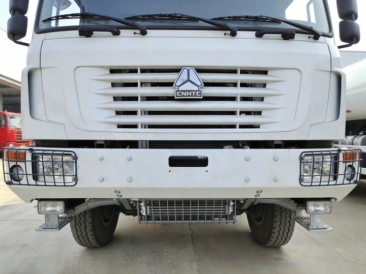 HOWO 4×4 Sewage Suction Truck (2) HOWO 4×4 Sewage Suction Truck (2)