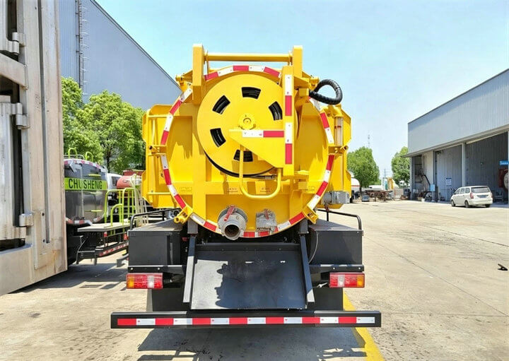 HOWO Sewer Flushing and Cleaning Truck 5T (6) HOWO Sewer Flushing and Cleaning Truck 5T (6)