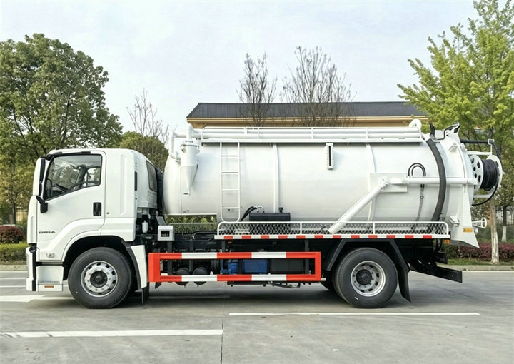 Isuzu Combination Sewer Vaccum Jetter Truck Flushing Cleaning 6000L Sewage+4000L Clean Water (8) Isuzu Combination Sewer Vaccum Jetter Truck Flushing Cleaning 6000L Sewage+4000L Clean Water (8)