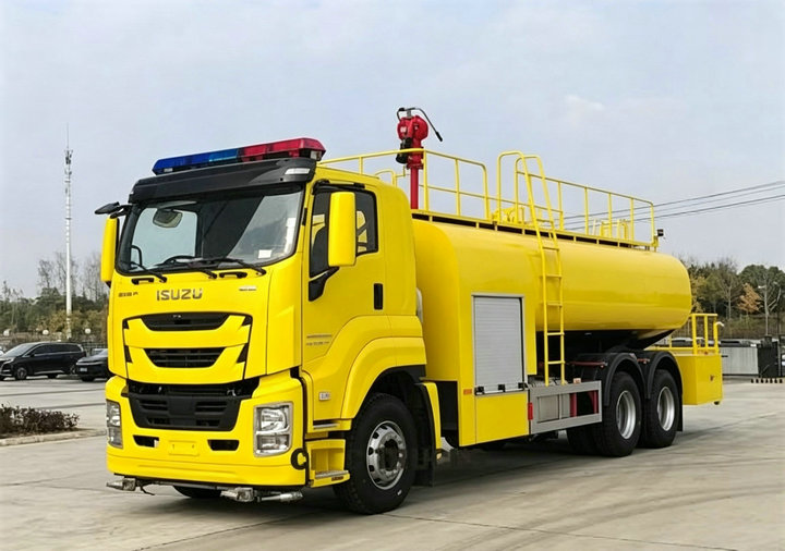Isuzu VC61 water fire tender truck (4) Isuzu VC61 water fire tender truck (4)