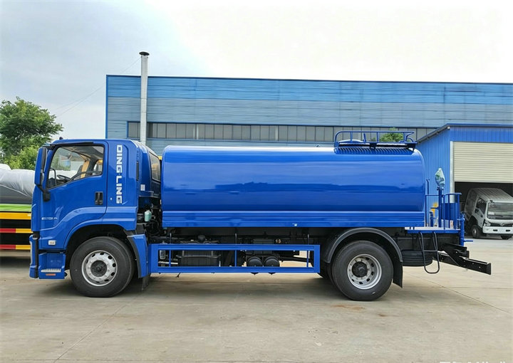 Isuzu GIGA 10 tons water tank truck (5) Isuzu GIGA 10 tons water tank truck (5)
