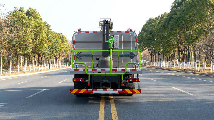 DRZ KING RUN10m3 PV solar panels cleaner cleaning truck 190HP (4) DRZ KING RUN10m3 PV solar panels cleaner cleaning truck 190HP (4)
