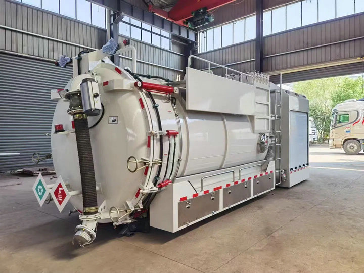 Powder Material Tank Delivery Truck Body Industrial Vacuum Loader Tanker Truck for Wet Dry Sand Gravel Suction (2) Powder Material Tank Delivery Truck Body Industrial Vacuum Loader Tanker Truck for Wet Dry Sand Gravel Suction (2)