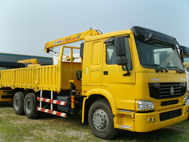 ZZ1257N4641W HOWO 6X4 truck mounted crane