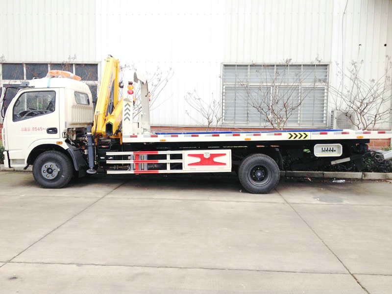 Dongfeng 5T Tow Wrecker Tow Truck with 4T Crane