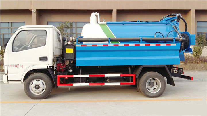 Vacuum Tanker with Pressure Water Clean Truck 1.5+1.8m3