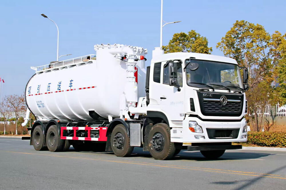 Super Sucker Industrial Vacuum Trucks For Dry Substances (1)