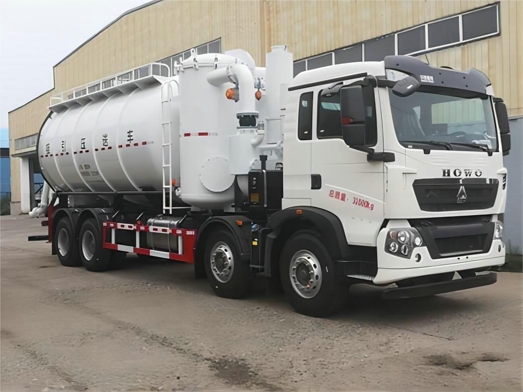 HOWO Industrial Vacuum Loader Truck (26)