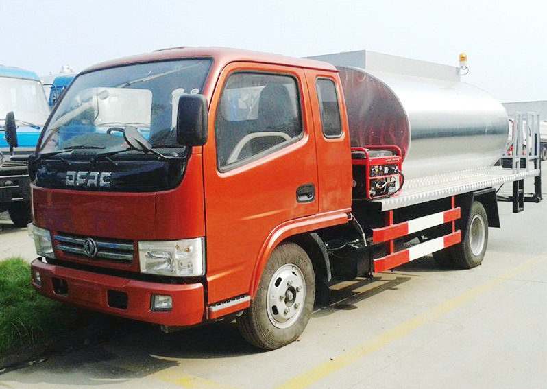 Dongfeng 4x2 Asphalt Spraying Distributor Truck